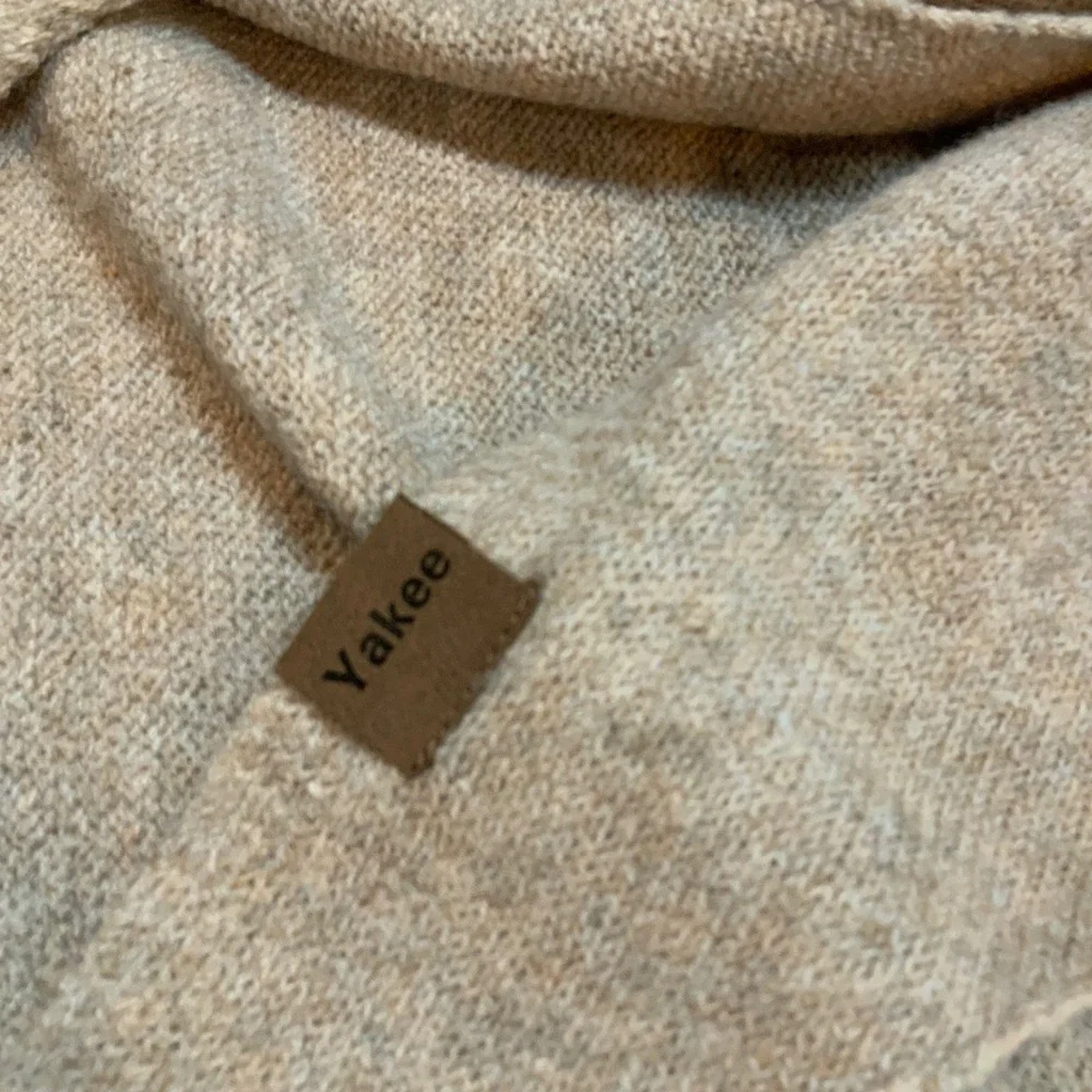 Yakee Knit Shawl Wrap Oatmeal Beige Heathered Triangle Scarf with Loop